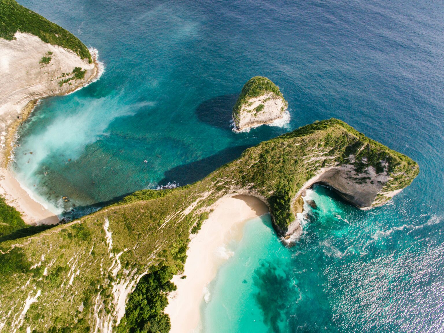 Drone shot capturing the breathtaking cliffs and turquoise waters of Nusa Penida, Bali.